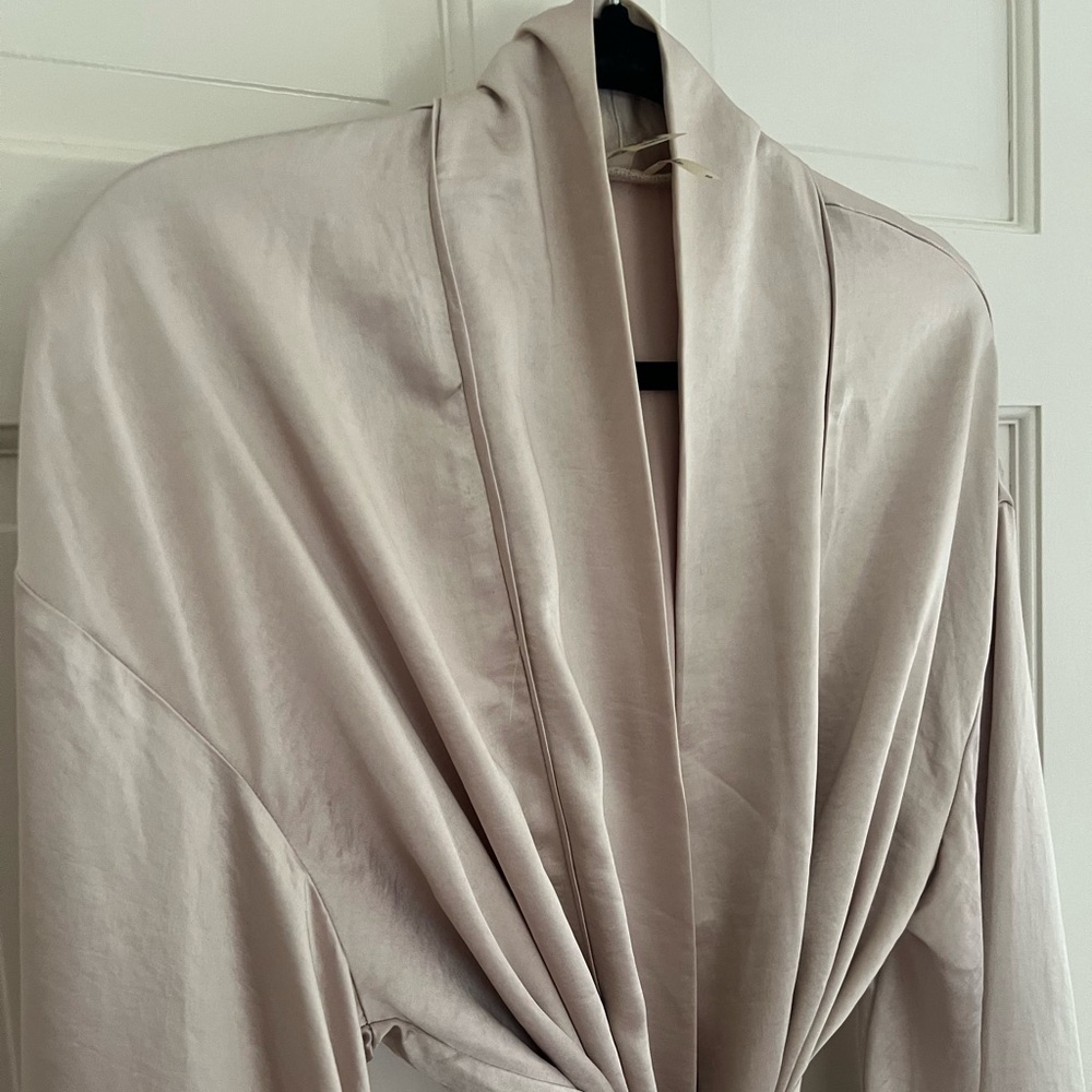 Lulu's Champagne Robe - Picture 3 of 9
